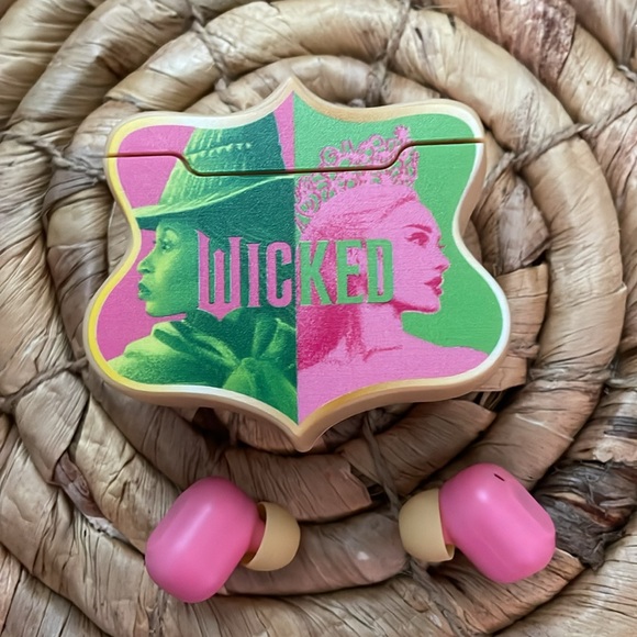 Wicked - Picture 4 of 4